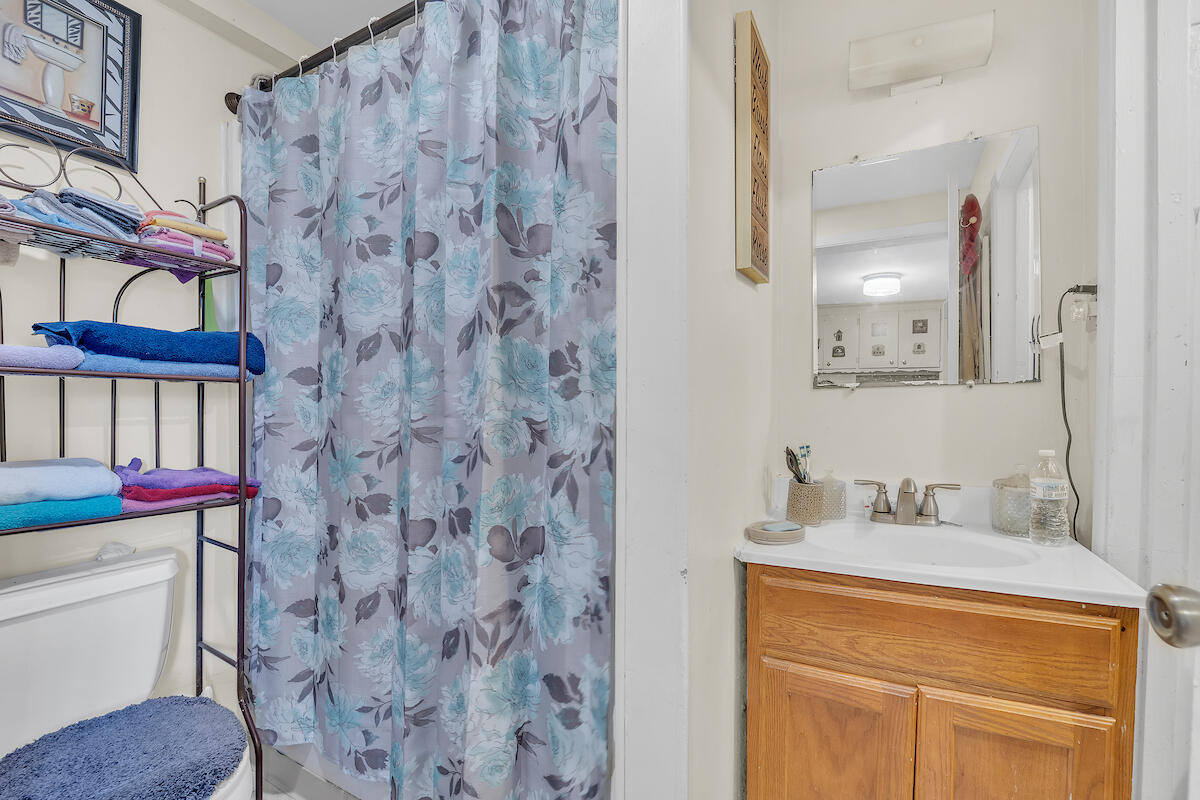 1427 Erie Street Racine, WI 53402 - Photo 9 of 19 Left Side Bath