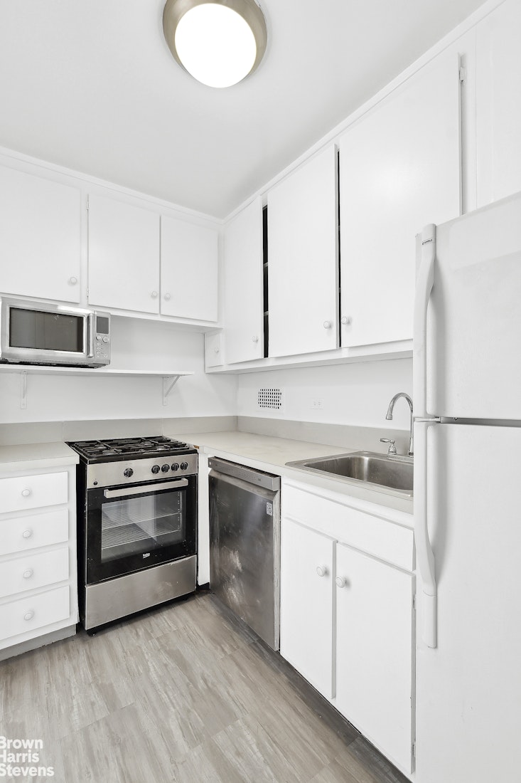 420 East 72nd Street, Unit 15D Manhattan, NY 10021 - Photo 4 of 16