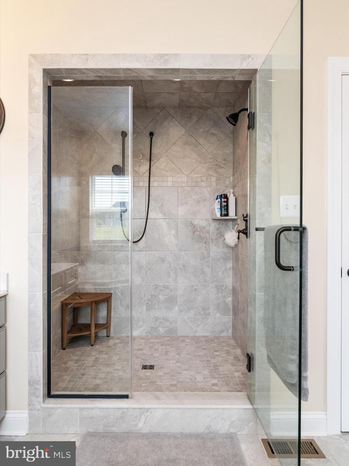 940 Peppertree Lane Huntingtown, MD 20639 - Photo 27 of 54 Primary bath