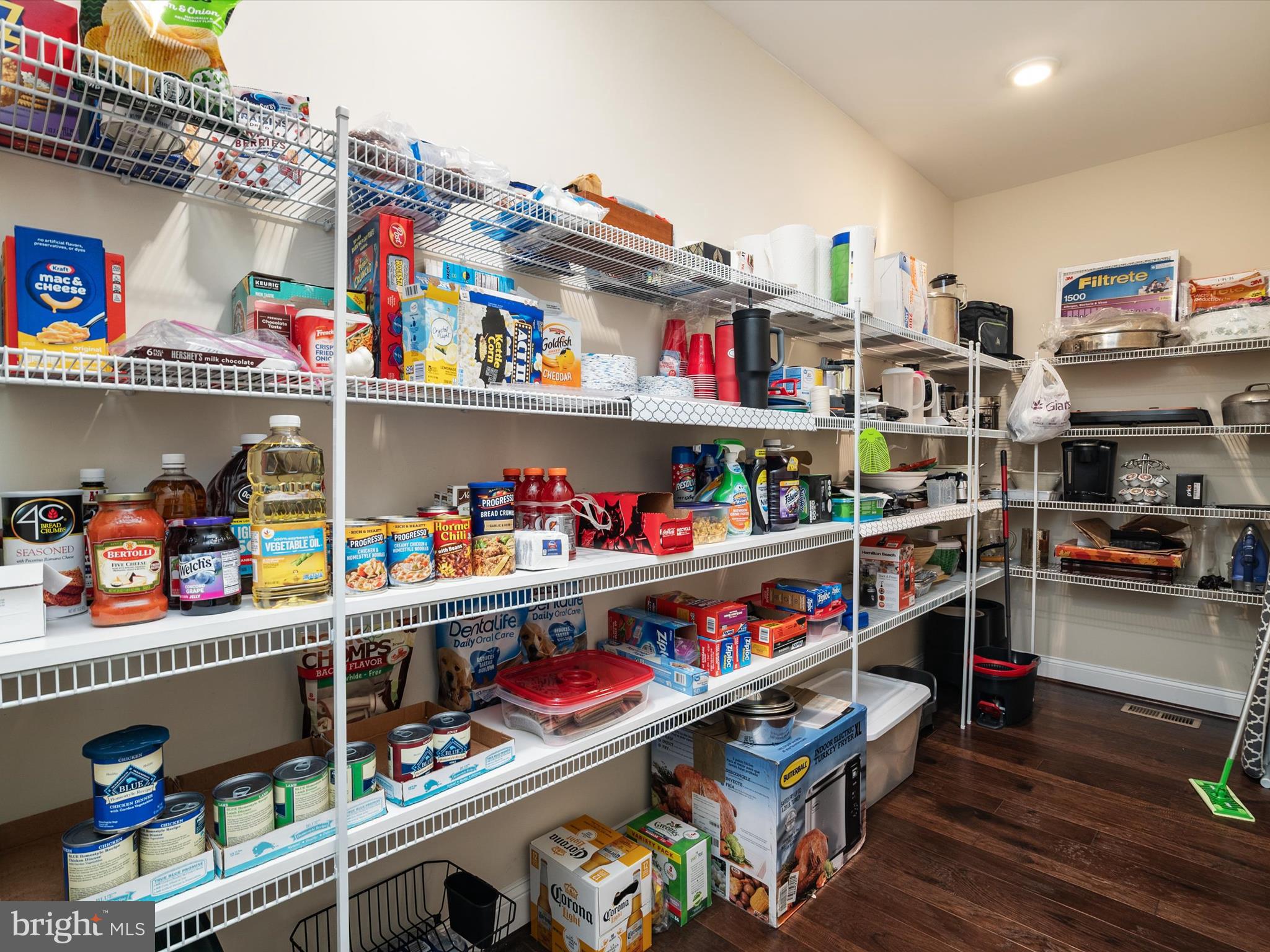 940 Peppertree Lane Huntingtown, MD 20639 - Photo 36 of 54 Walk in pantry