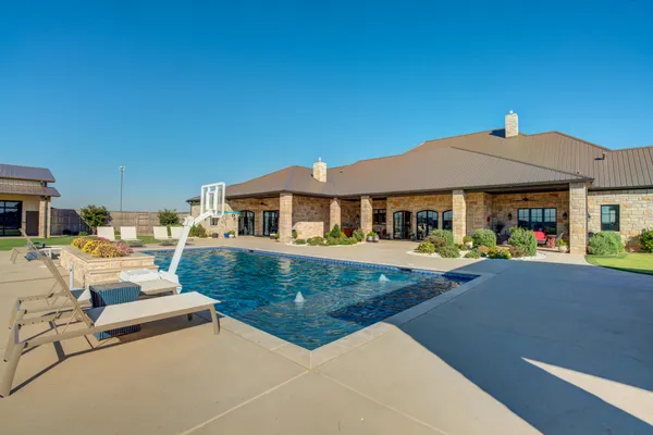 $1,877,000 | 8216 East County Road 6100, Idalou, TX 79329