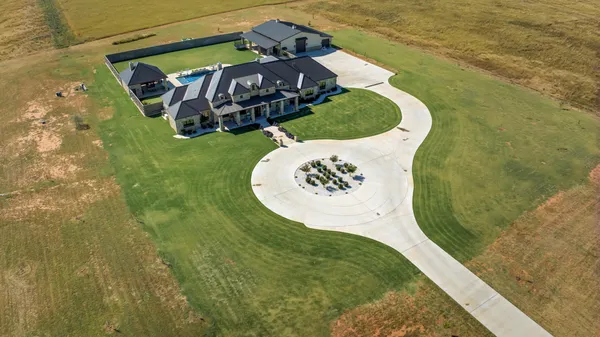 $1,877,000 | 8216 East County Road 6100, Idalou, TX 79329