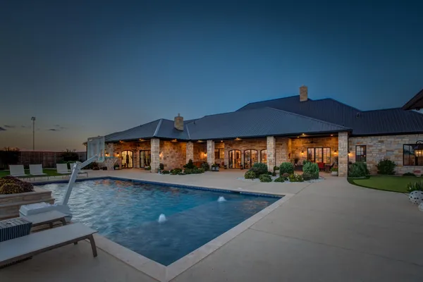 $1,877,000 | 8216 East County Road 6100, Idalou, TX 79329