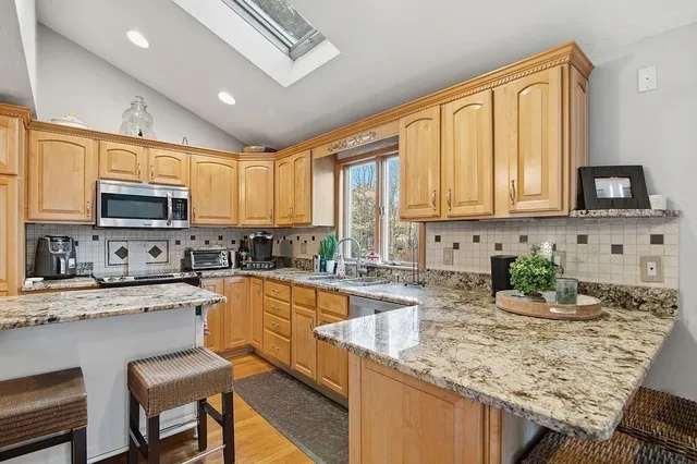 $1,050,000 | 30 Thetford Avenue, Braintree, MA 02184