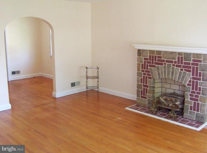 1836 Ellinwood Road Rosedale, MD 21237 - Photo 2 of 22 Living Room