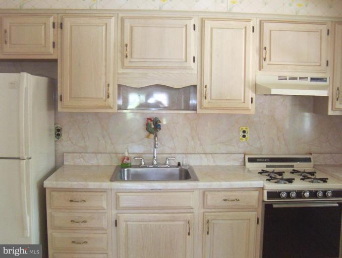 1836 Ellinwood Road Rosedale, MD 21237 - Photo 6 of 22 Kitchen