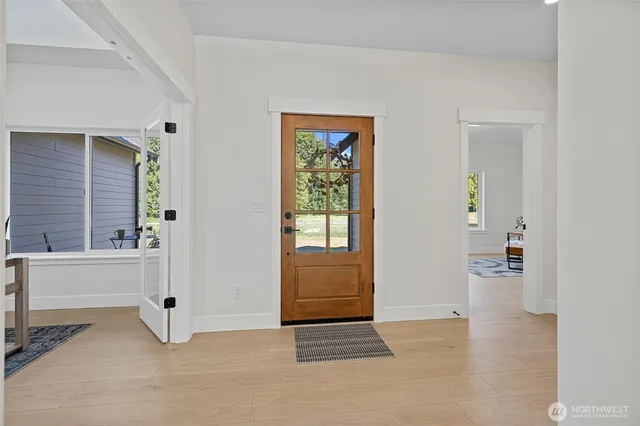 a view of an entryway with a workspace