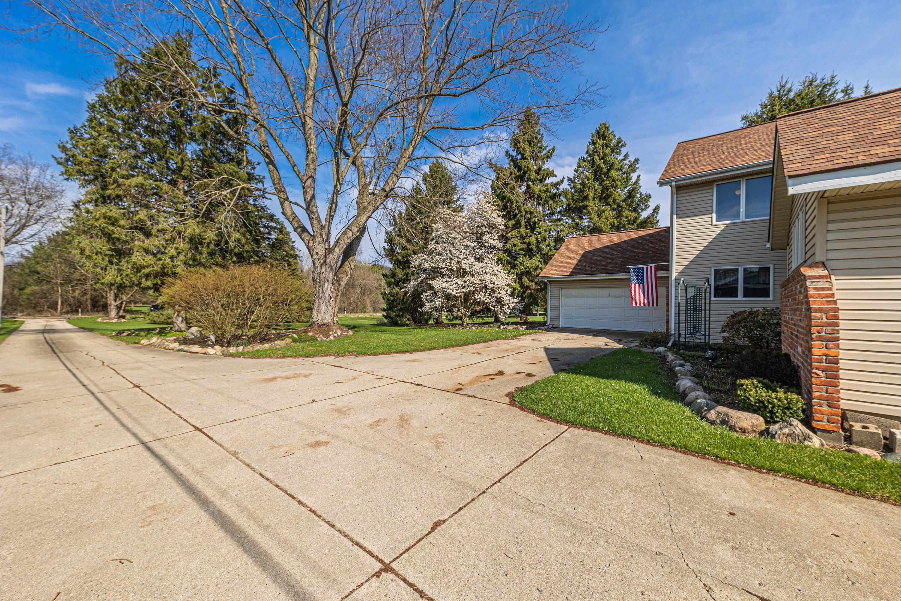 5590 Edgar Road Clarkston, MI 48346 - Photo 30 of 51 50172448-4e75b11d-3300-4759-b0f7-bcdb959758f4.JPG