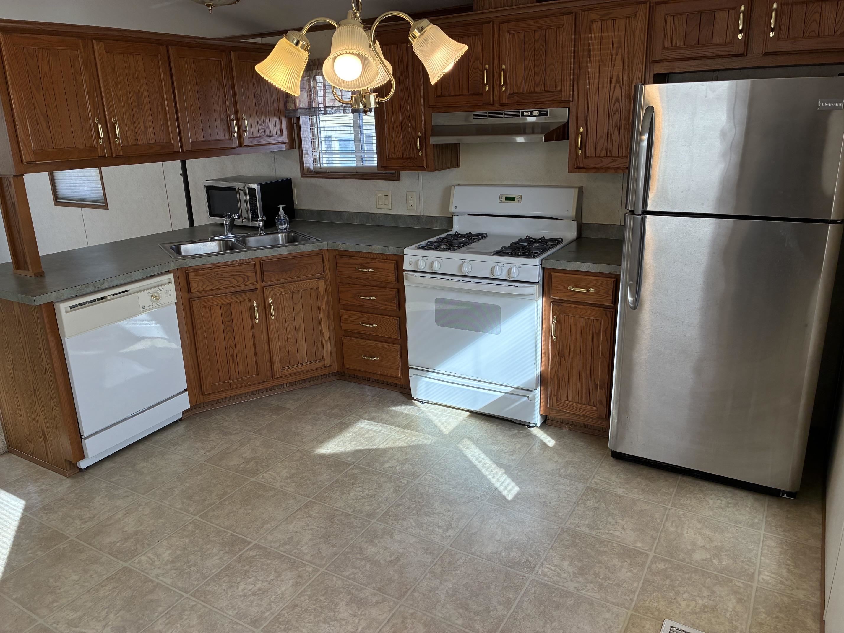 73 Redwing Lane Madison, WI 53704 - Photo 3 of 12