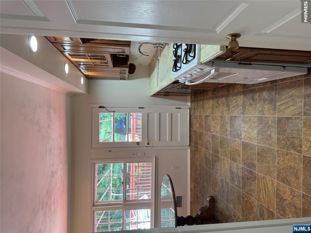 76 Cider Mill Road Hawthorne, NJ 07506 - Photo 10 of 38