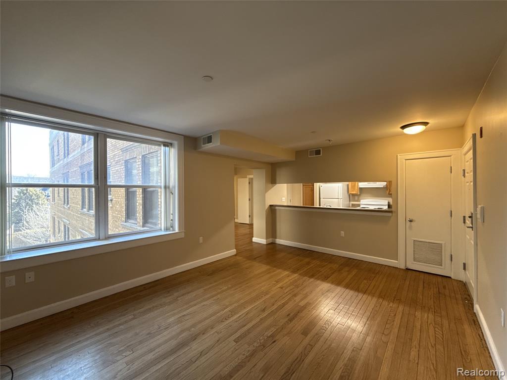 680 Delaware Street, Unit 305 Detroit, MI 48202 - Photo 3 of 17
