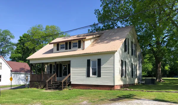 a view of house with a yard