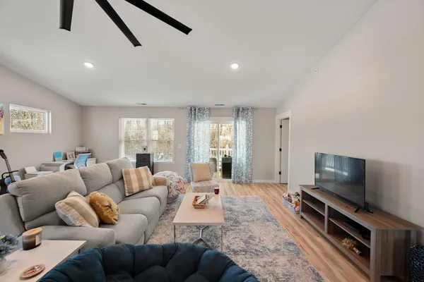 $250,000 | 1530 Nowlin Avenue, Unit 202, Lawrenceburg, IN 47025