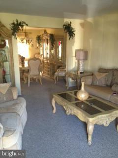 5660 Whitby Road Baltimore, MD 21206 - Photo 2 of 18 Living Room