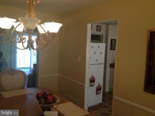 5660 Whitby Road Baltimore, MD 21206 - Photo 4 of 18 Dining Room