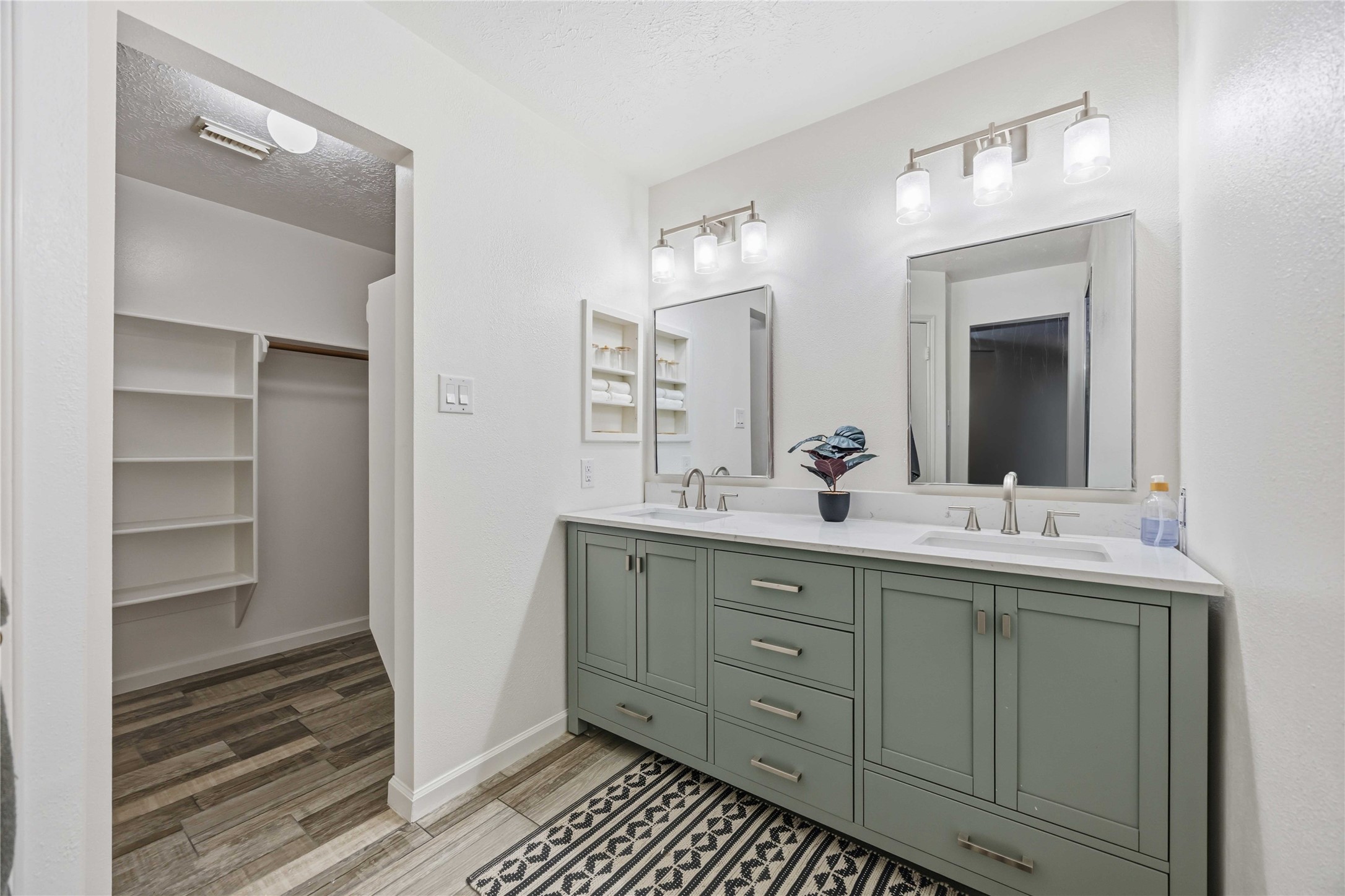 3226 Keygate Drive Spring, TX 77388 - Photo 16 of 34 Updated Primary En-Suite bathroom with Double Vanities