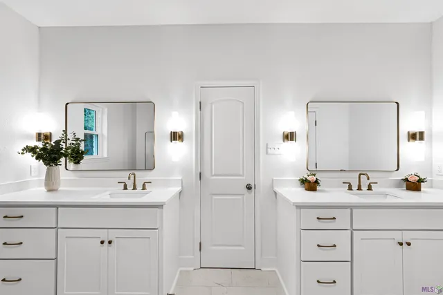 $395,000 | 12833 Port Hudson-Pride Road, Zachary, LA 70791