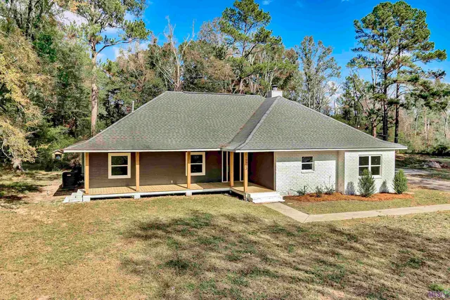 $395,000 | 12833 Port Hudson-Pride Road, Zachary, LA 70791