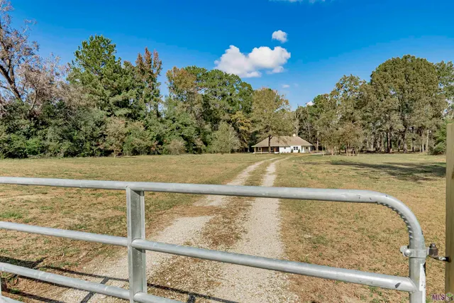 $395,000 | 12833 Port Hudson-Pride Road, Zachary, LA 70791