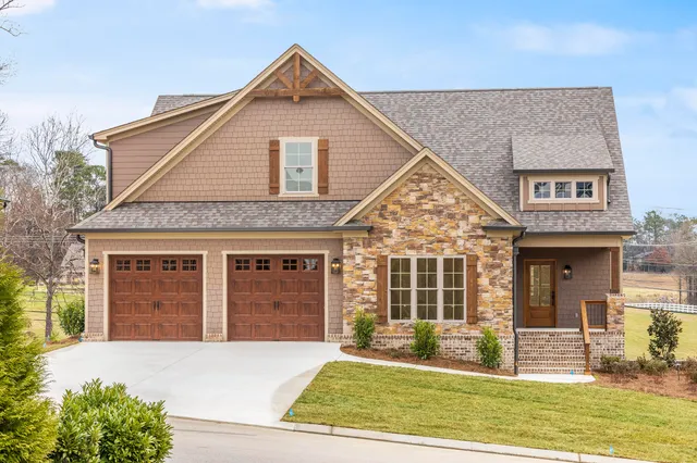 $850,000 | 202 Goose Creek Circle, Soddy Daisy, TN 37379