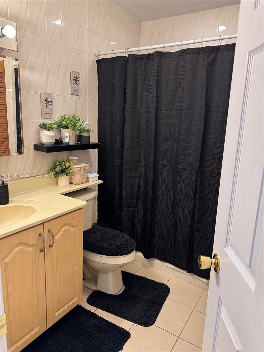 952 East 19th Street Hialeah, FL 33013 - Photo 5 of 13 a bathroom with a sink and a mirror