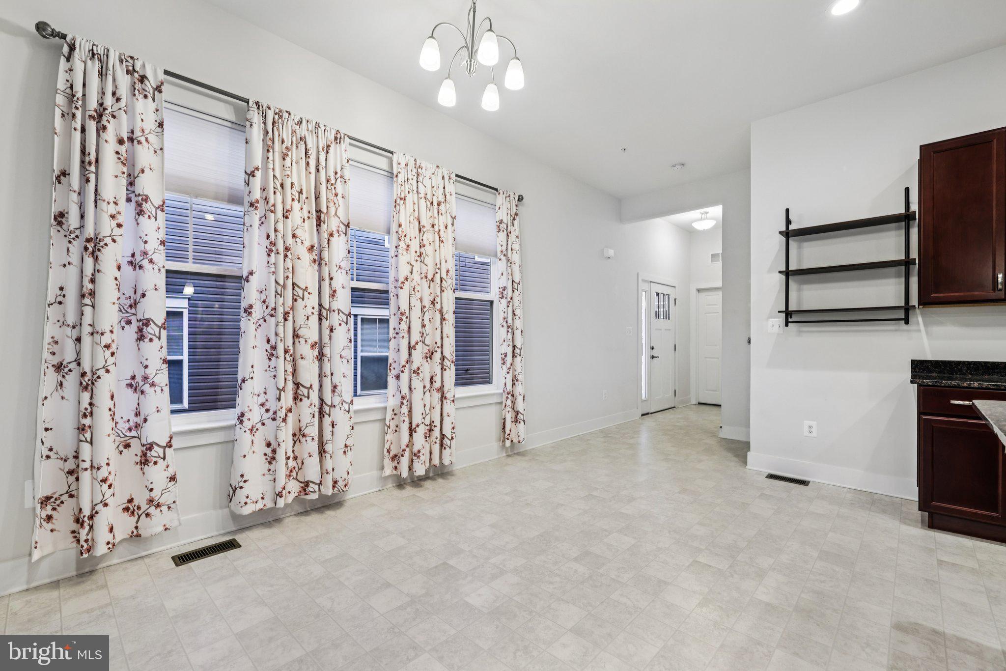 2810 Town View Circle New Windsor, MD 21776 - Photo 14 of 40 Dining area