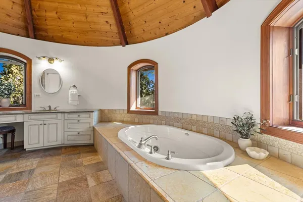 $1,995,000 | 236 Steeplechase Road, Barrington Hills, IL 60010