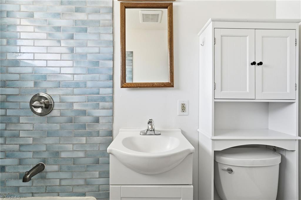 206 Paramount Street High Point, NC 27260 - Photo 11 of 22