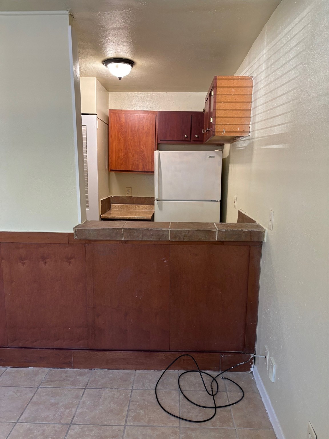 3502 Campbell Street, Unit 4 Houston, TX 77026 - Photo 5 of 10 a room with hard wood cabinetry