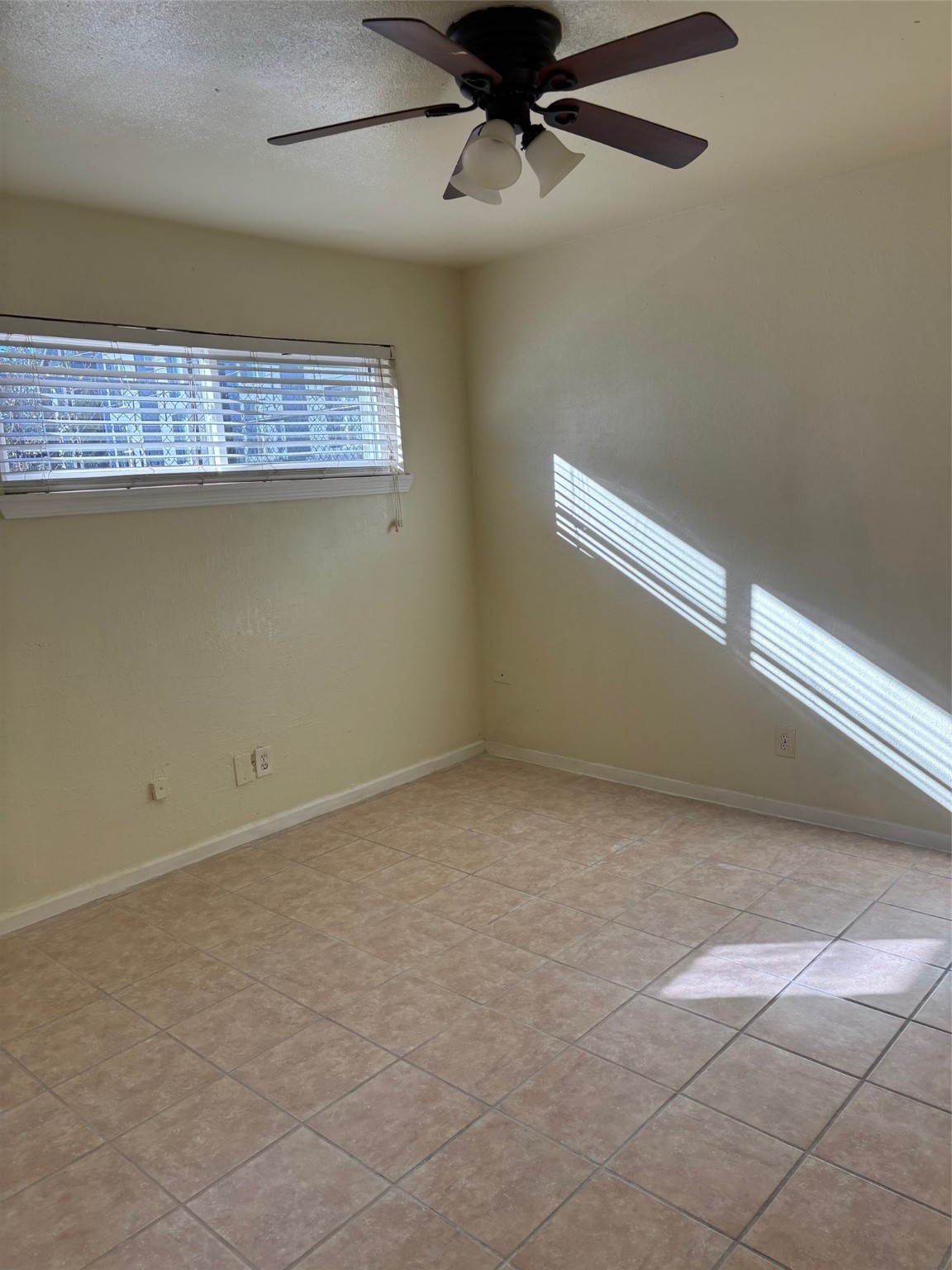 3502 Campbell Street, Unit 4 Houston, TX 77026 - Photo 8 of 10 a view of an empty room