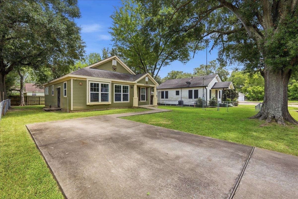 4085 Rothwell Street Beaumont, TX 77705 - Photo 2 of 22