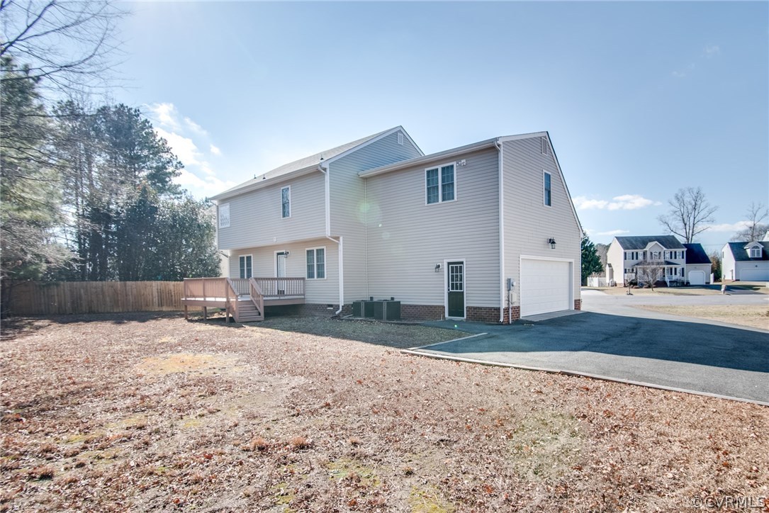 3931 Hazelnut Branch Road Midlothian, VA 23112 - Photo 6 of 34 a view of a house with a yard