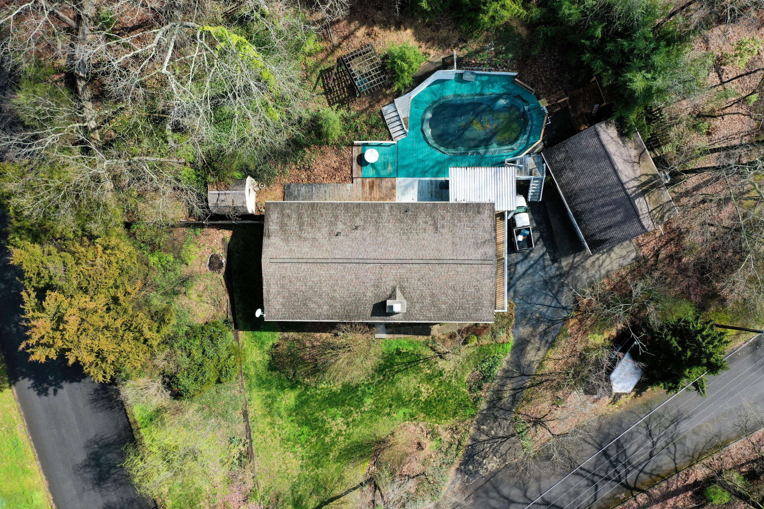 220 Orchard Knob Road Clinton, TN 37716 - Photo 5 of 27 DJI_0341