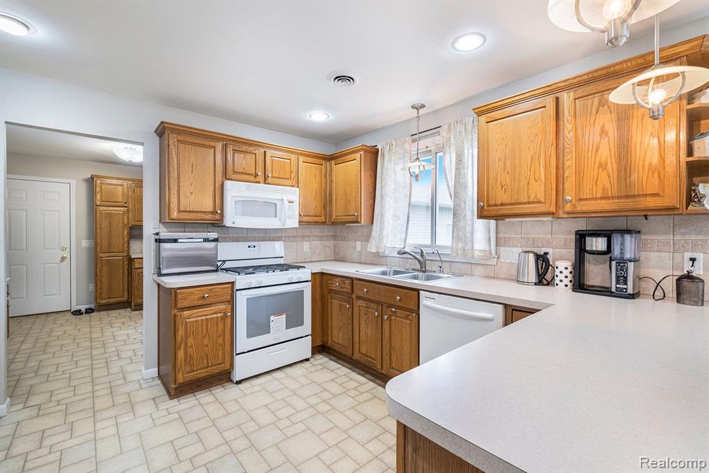 2423 South Duffield Road Lennon, MI 48449 - Photo 8 of 41