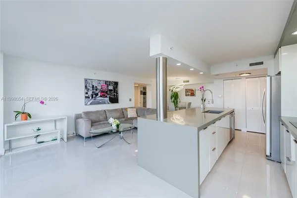$3,850 | 1688 West Avenue, Unit 305, Miami Beach, FL 33139