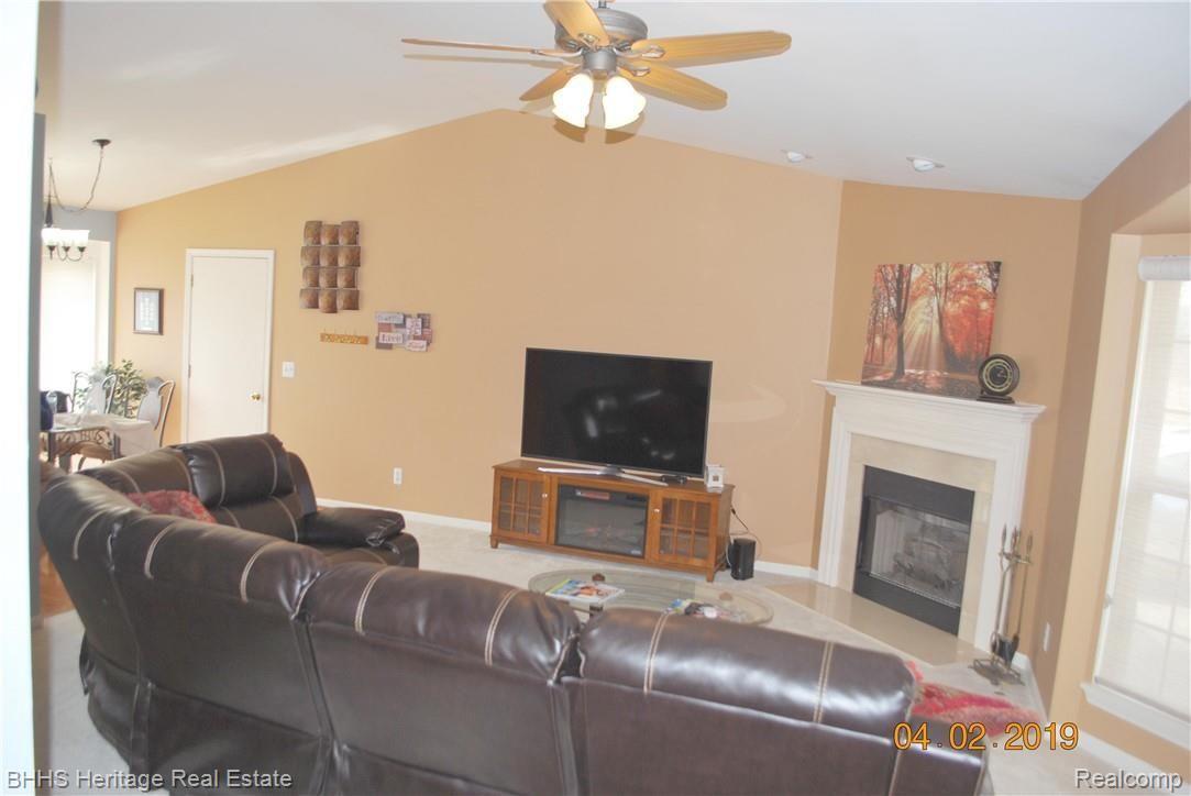 3272 Hogback Road Fowlerville, MI 48836 - Photo 9 of 34 Great room view