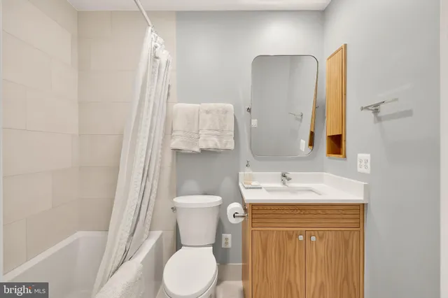 $980,000 | 353 L Street Southeast, Washington, DC 20003