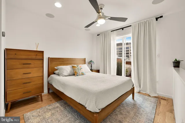 $980,000 | 353 L Street Southeast, Washington, DC 20003