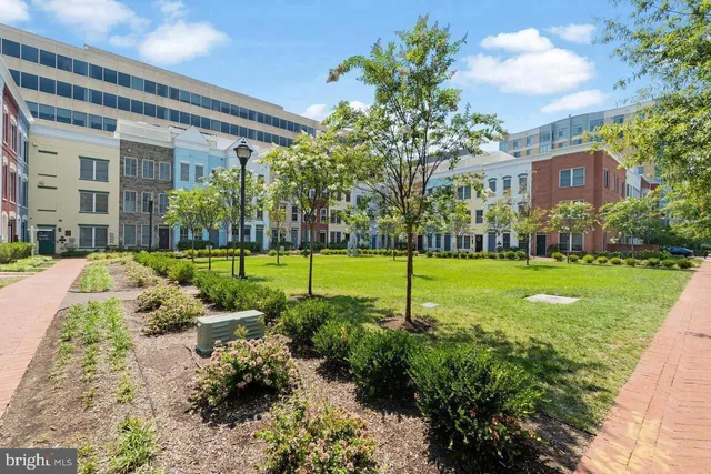 $980,000 | 353 L Street Southeast, Washington, DC 20003