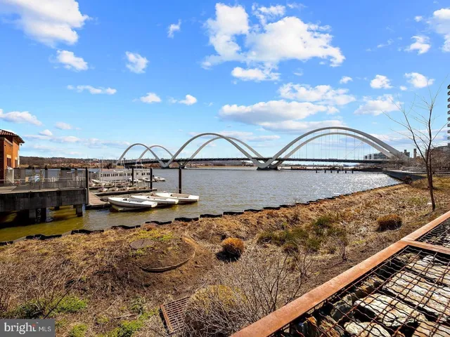 $980,000 | 353 L Street Southeast, Washington, DC 20003