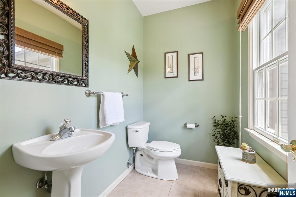 55 Sand Road Fairfield, NJ 07004 - Photo 13 of 30