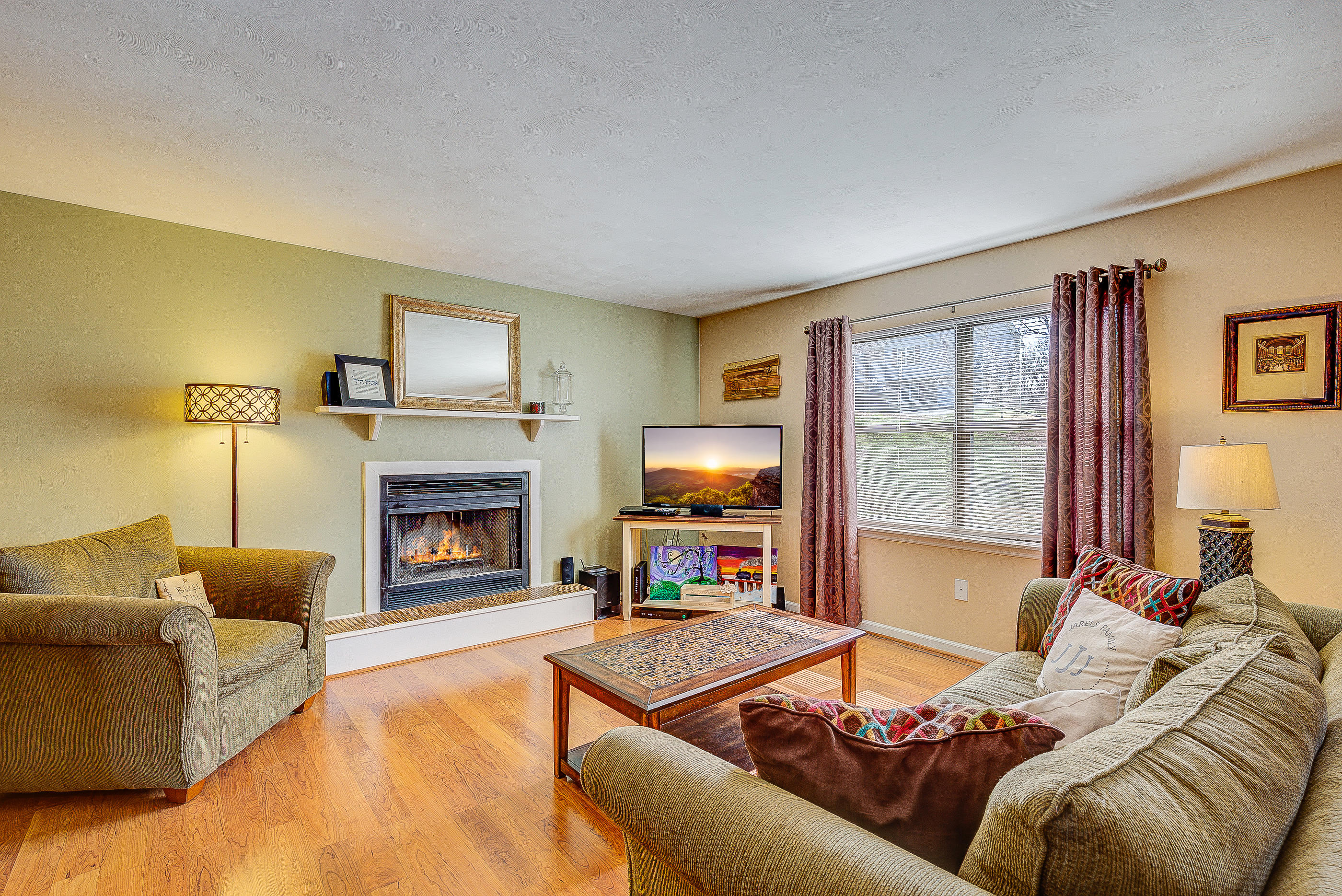 1725 Green Ridge Road Salem, VA 24153 - Photo 5 of 23 Living Room