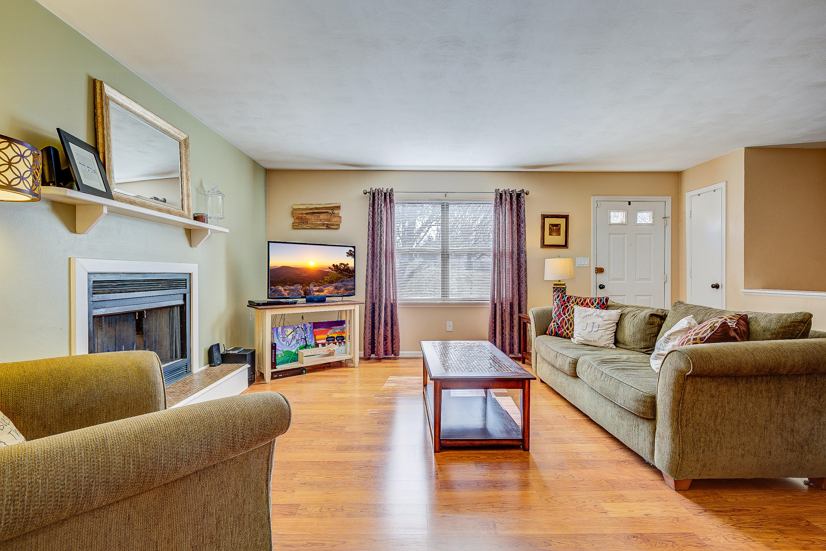 1725 Green Ridge Road Salem, VA 24153 - Photo 6 of 23 Living Room