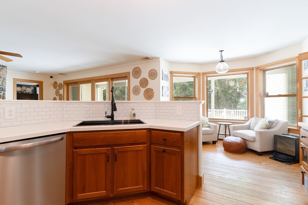 132 Springfield Road Belchertown, MA 01007 - Photo 7 of 42
