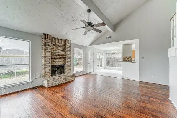 $1,900 | 1916 Woodland Hills Drive, Missouri City, TX 77489