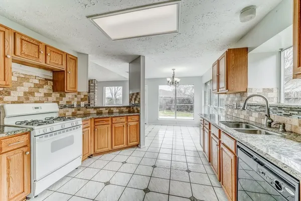 $1,900 | 1916 Woodland Hills Drive, Missouri City, TX 77489