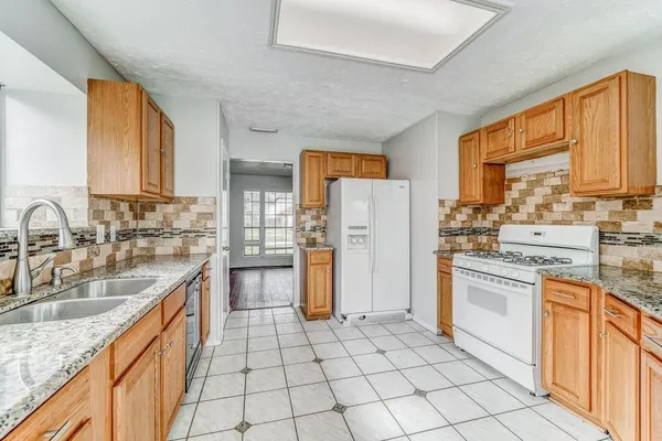 $1,900 | 1916 Woodland Hills Drive, Missouri City, TX 77489