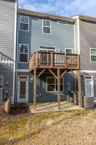 a view of outdoor space yard and porch