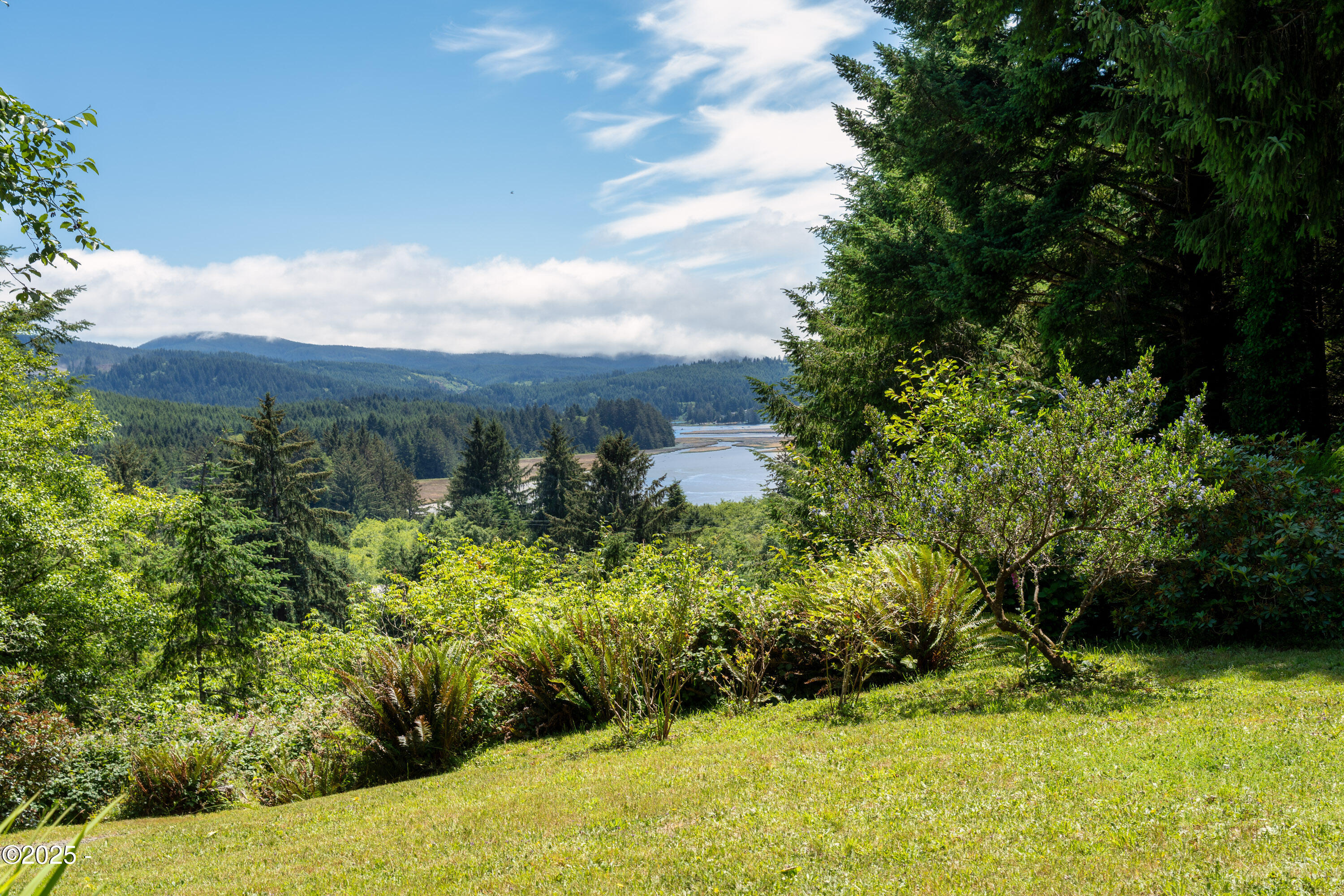 3383 North Bayview Road Waldport, OR 97394 - Photo 11 of 67 3383 BAYVIEW (EXTERIOR) (6)