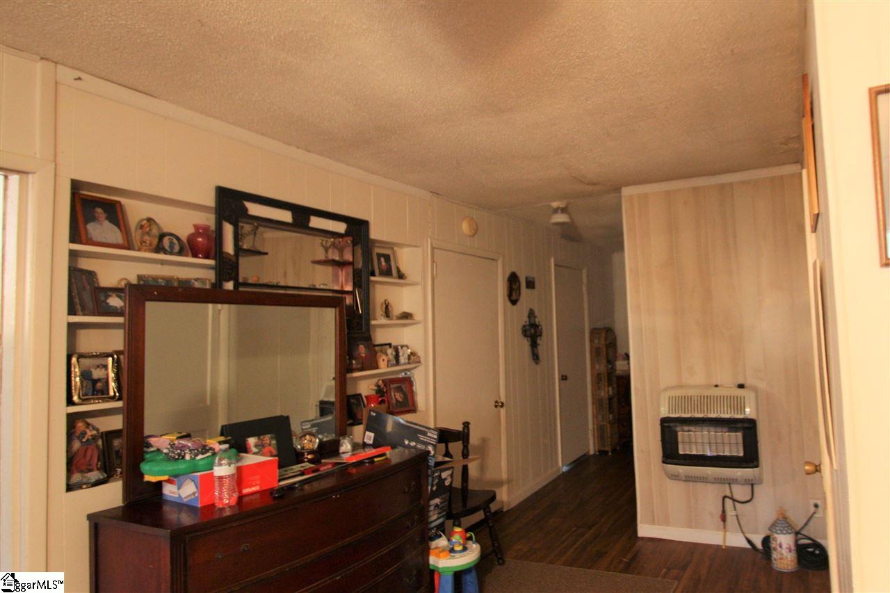 224 Chandler Road Greer, SC 29651 - Photo 4 of 15